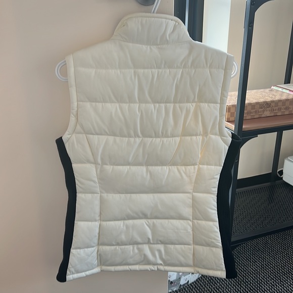 Calvin Klein Cream Puffer Vest Size XS contrasting Black Sides - Picture 9 of 12